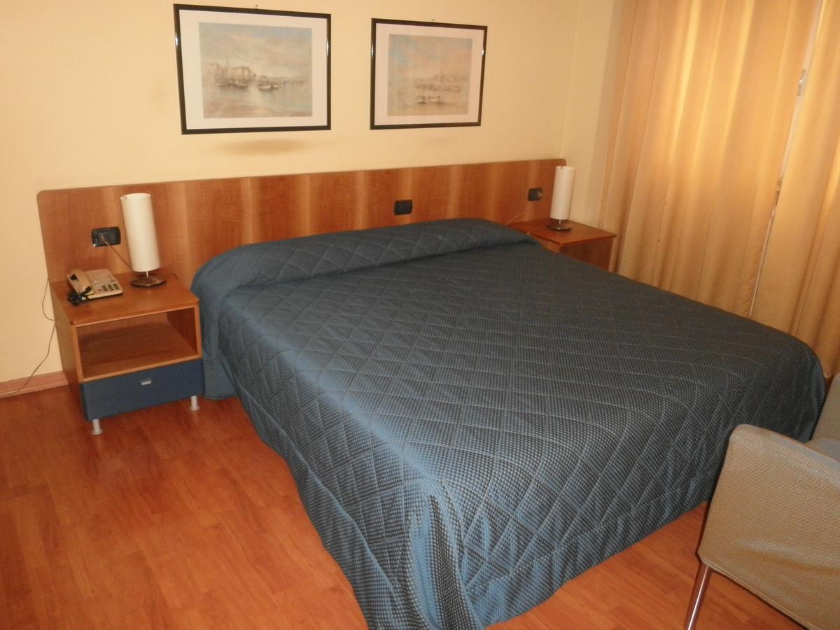 Hotel Selide Дезио Экстерьер фото