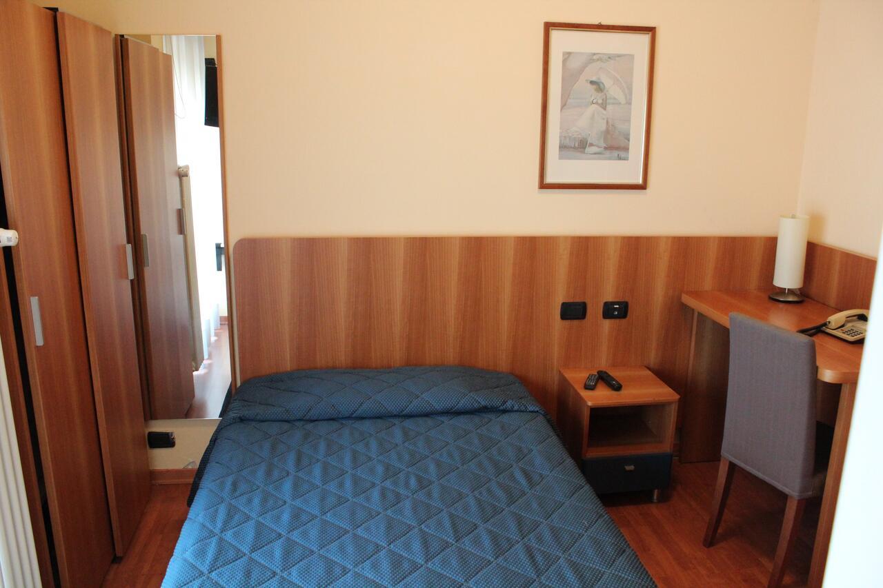 Hotel Selide Дезио Экстерьер фото
