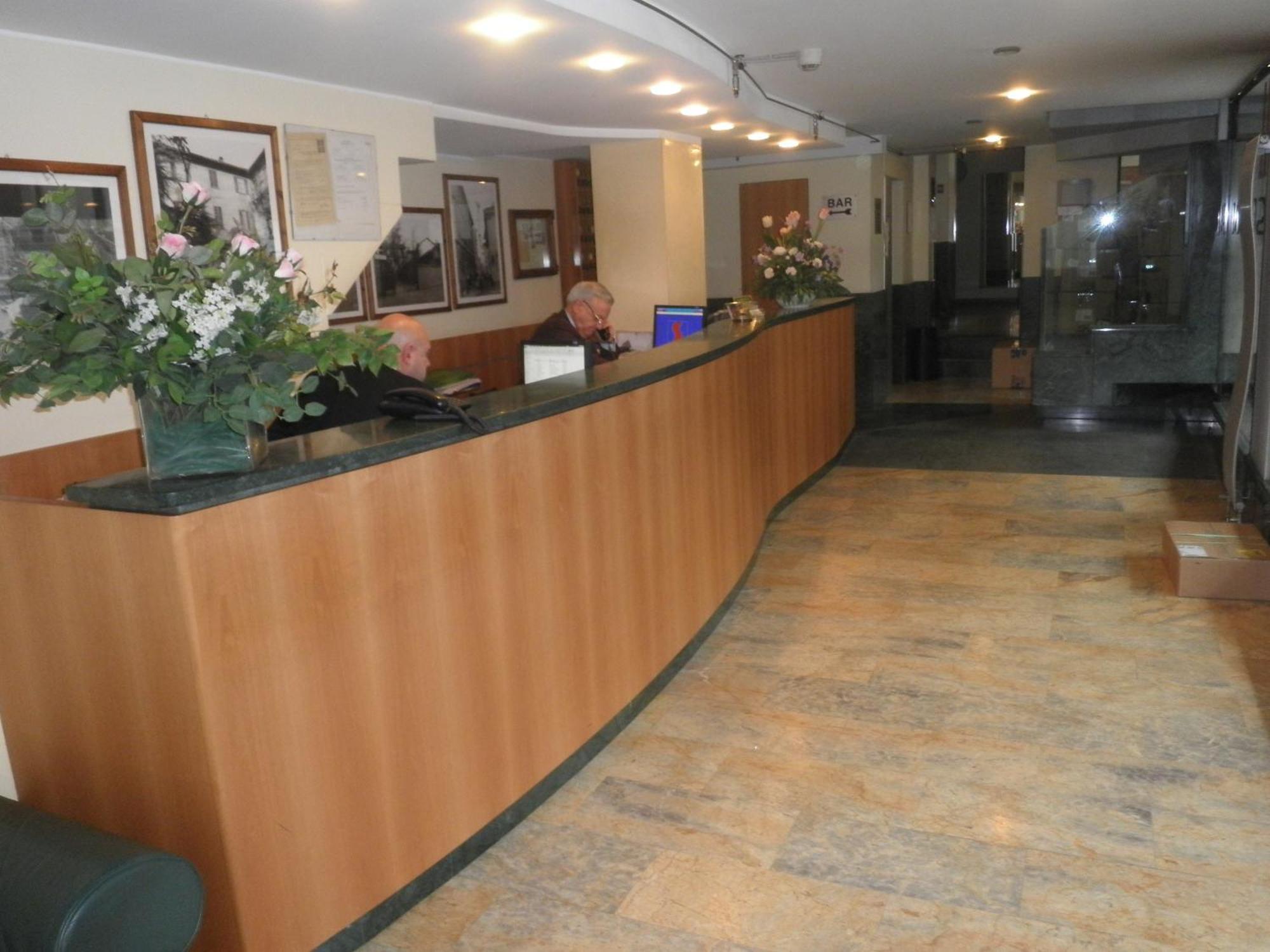 Hotel Selide Дезио Экстерьер фото